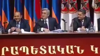 Эдгар Казарян на старых фото с Сержем Саргсяном обсуждают в Дилижане