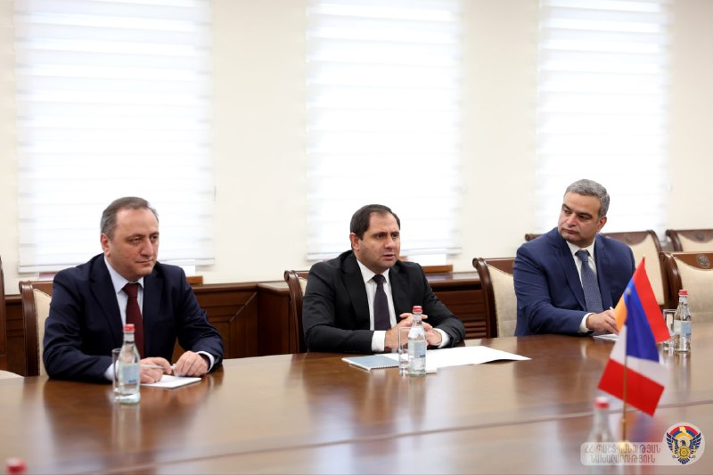Сурен Папикян и Оливье Декотиньи: завершение дипломатической миссии посла Франции в Армении