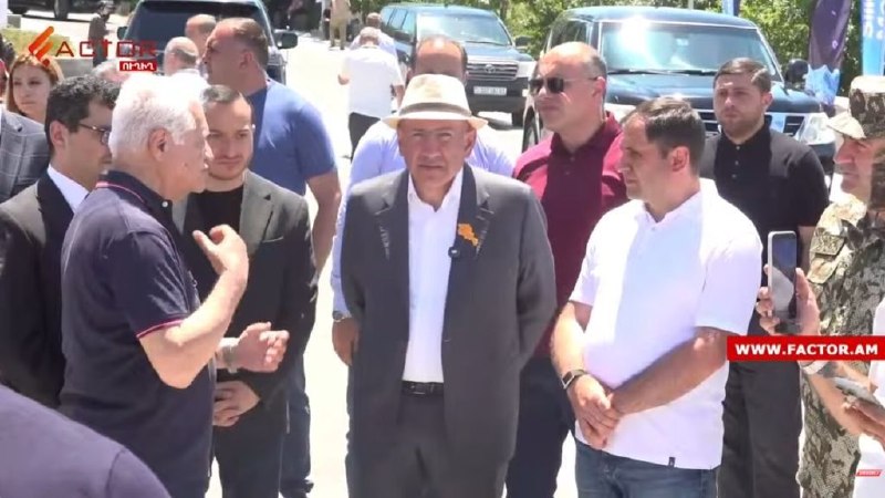 Никол Пашинян на выставке военной промышленности в Спортивно-концертном комплексе имени Карена Демирчяна в Ереване
