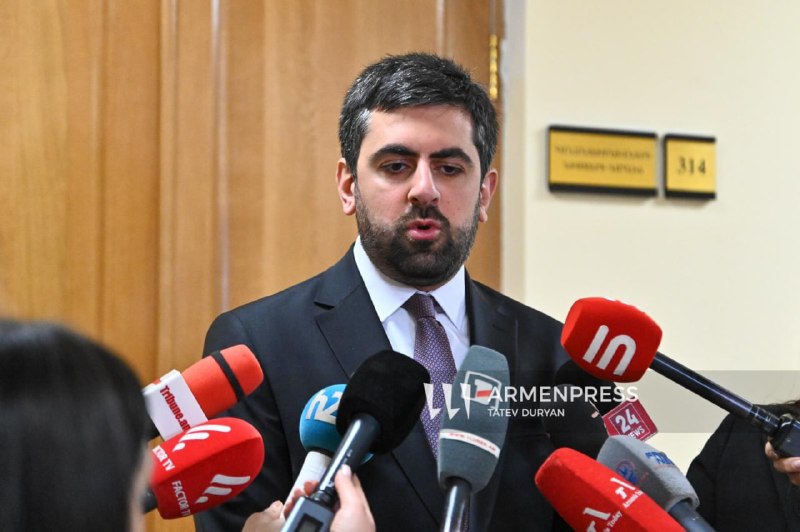 Саргис Ханданян на брифинге в парламенте Армении, Дилижан