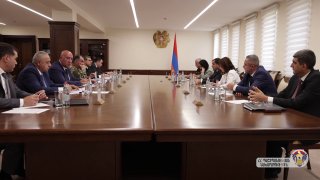 В Дилижане обсуждают системные решения проблем самоубийств в армии Армении