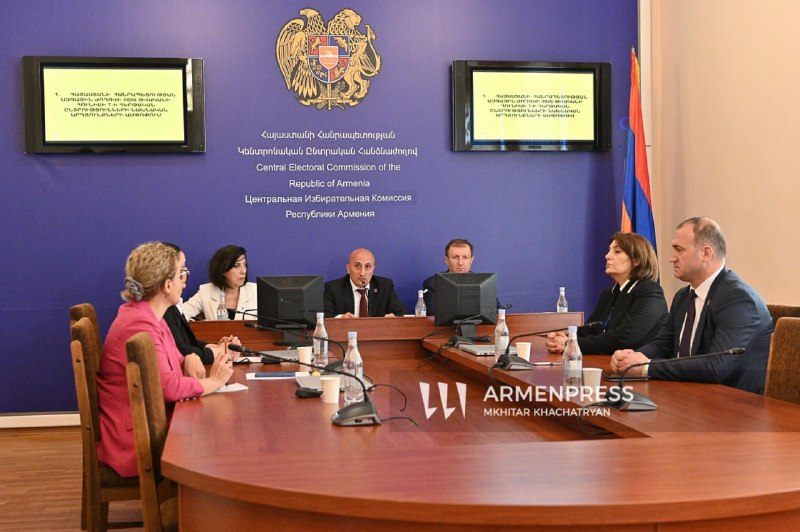 Председатель ЦИК Армении Ваагн Овакимян на брифинге о парламентских выборах 7 июня в Дилижане