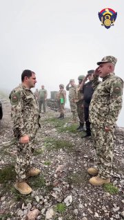 Министр обороны Сурен Папикян проверил позиции в Тавуше, где несут дежурство резервисты