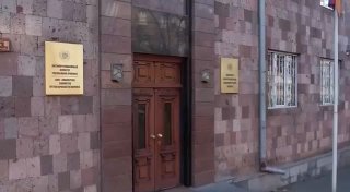 Сотрудники правоохранительных органов проводят операцию по задержанию в Дилижане.