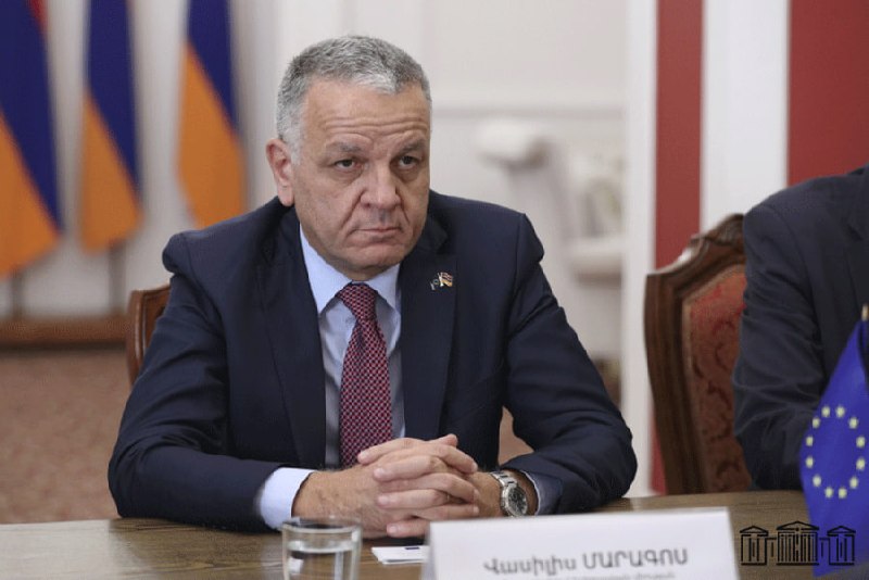 Посол ЕС Василис Марагос на встрече с армянскими экспортерами, обсуждая поддержку Армении.