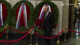 Владимир Путин принял участие в панихиде по экс-министру обороны Сергею Иванову в Москве