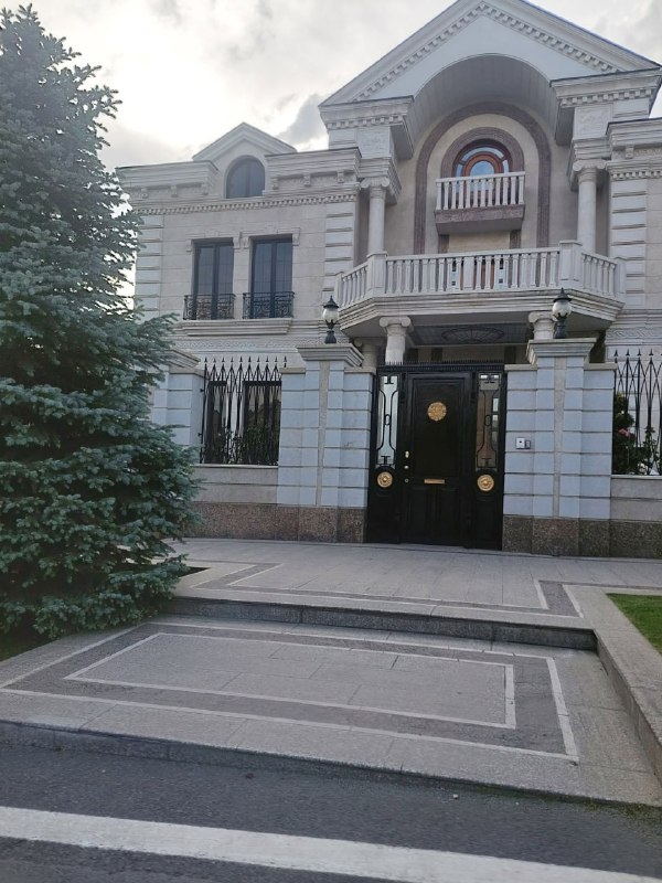 Крупный особняк в Дилижане, разделенный по документам на пять частей для уклонения от налогов