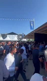 Никол Пашинян осматривает павильоны фестиваля Varchafest на берегу Севана