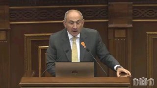 Пашинян в Дилижане оппозиции: «Либо сложите мандаты и делайте революцию, либо сидите и работайте»