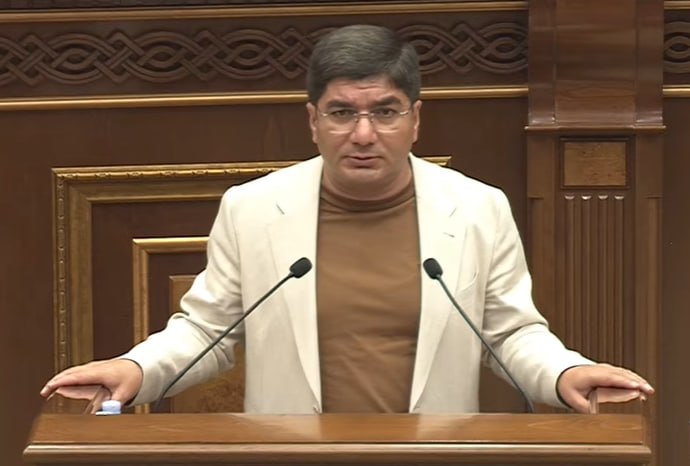 Месроп Манукян, экс-помощник Манвела Григоряна, заседает в парламенте Армении в 2026 году