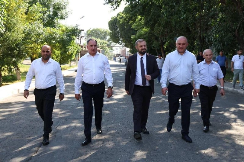 Геворг Папоян посетил консервный завод «Арташат»: закупка помидоров в Арарате пройдет без проблем