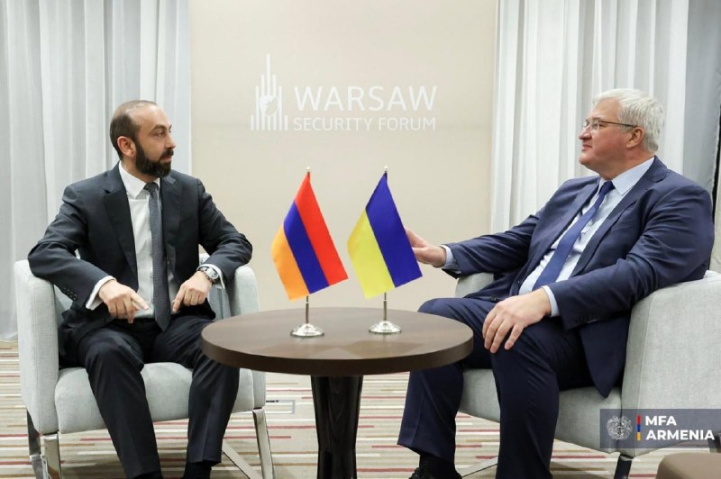 Глава МИД Армении Арарат Мирзоян обсудил с украинским коллегой Сибигой вопросы сотрудничества
