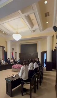 Никол Пашинян встретился со студентами-спасателями в преддверии Дня спасателя
